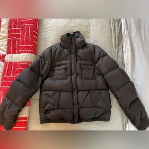 ❤️SOLD❤️ Beautiful and warm J. Crew women’s down puffer, size M. 🤍